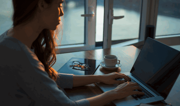 lady working at a laptop computer